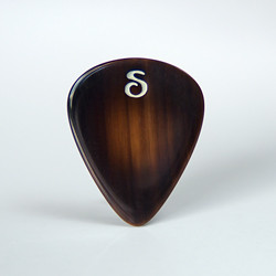 The Shingle series custom buffalo horn guitar picks enhance feeling, sound and speed with it's ergonomic form and highly polished edges.